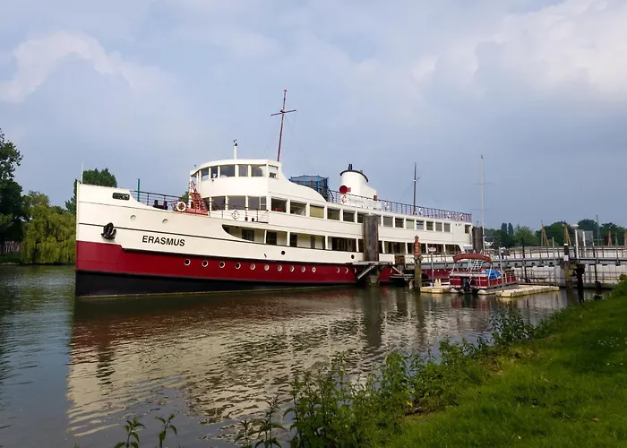 Bed and Breakfast De Logeerboot *