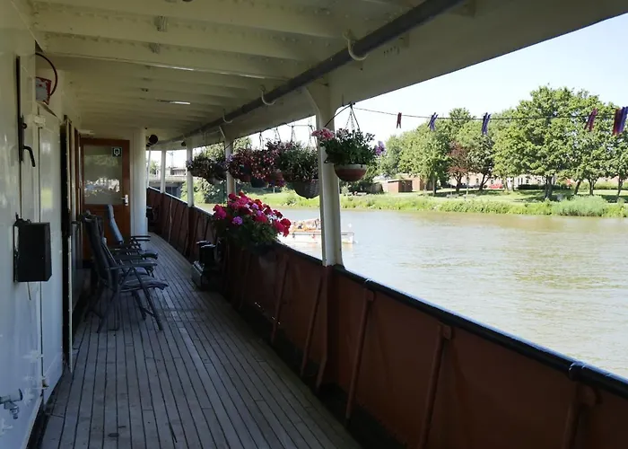 De Logeerboot Bed and Breakfast Ντόρντρεχτ