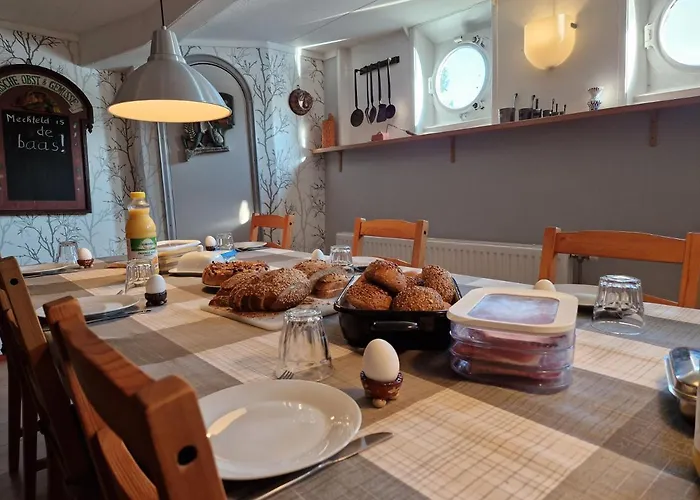De Logeerboot Bed and Breakfast *