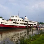 Bed & Breakfast De Logeerboot *