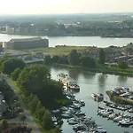 De Logeerboot *