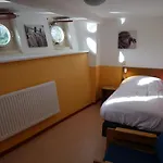 Bed & Breakfast De Logeerboot Dordrecht