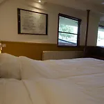 De Logeerboot Bed & Breakfast