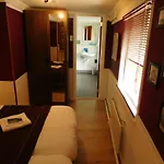 Bed & Breakfast De Logeerboot