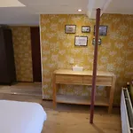 Bed & Breakfast De Logeerboot *