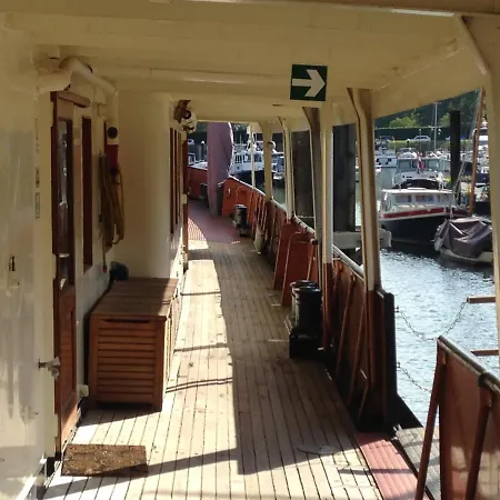 De Logeerboot Bed & Breakfast *