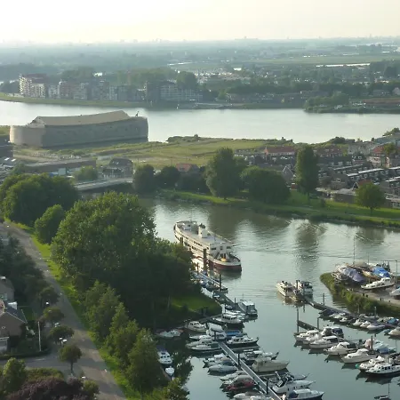De Logeerboot *