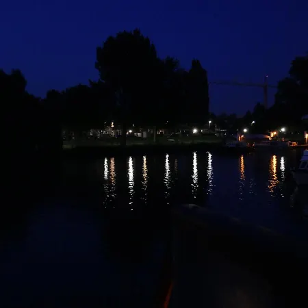 De Logeerboot *