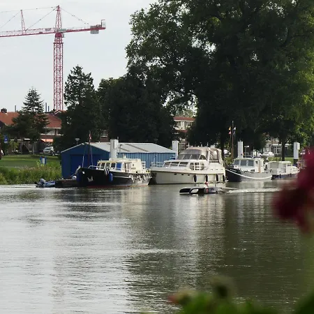De Logeerboot Oda ve Kahvaltı