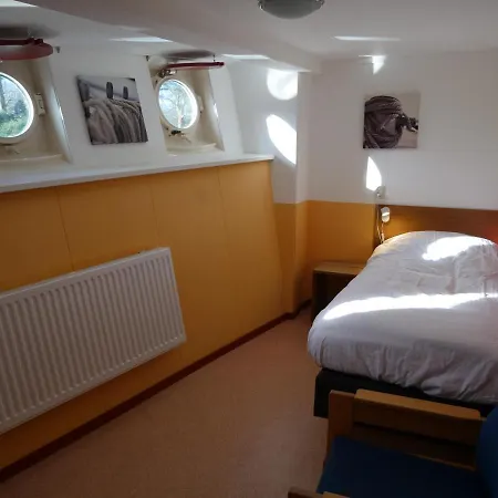Oda ve Kahvaltı De Logeerboot Dordrecht