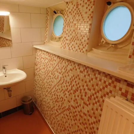 Oda ve Kahvaltı De Logeerboot Dordrecht