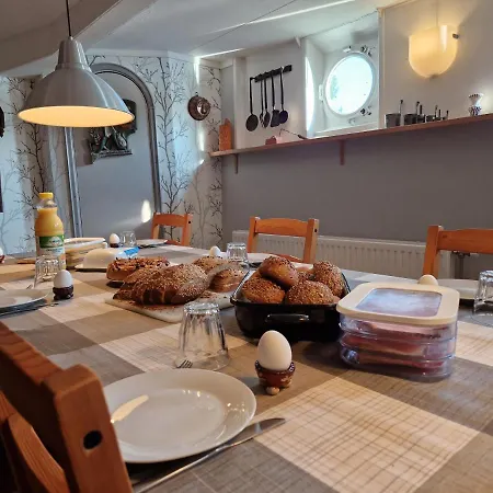 De Logeerboot Bed & Breakfast *