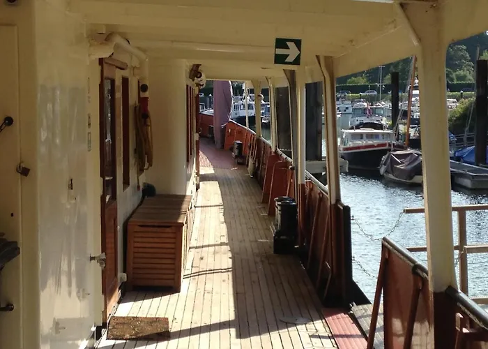 De Logeerboot Bed & Breakfast *