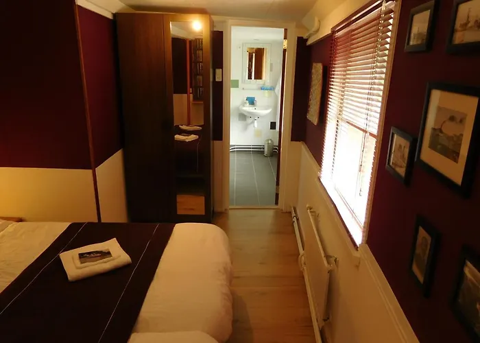 Bed & Breakfast De Logeerboot