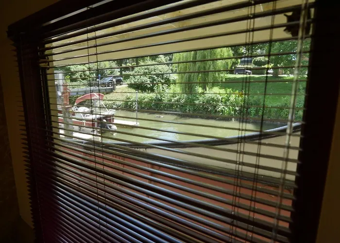 Bed & Breakfast De Logeerboot