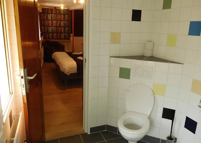 De Logeerboot Bed & Breakfast *